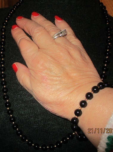 xxM1316M Onyx and 14k gold Necklace and Bracelet Takst-valuation N.Kr.12000